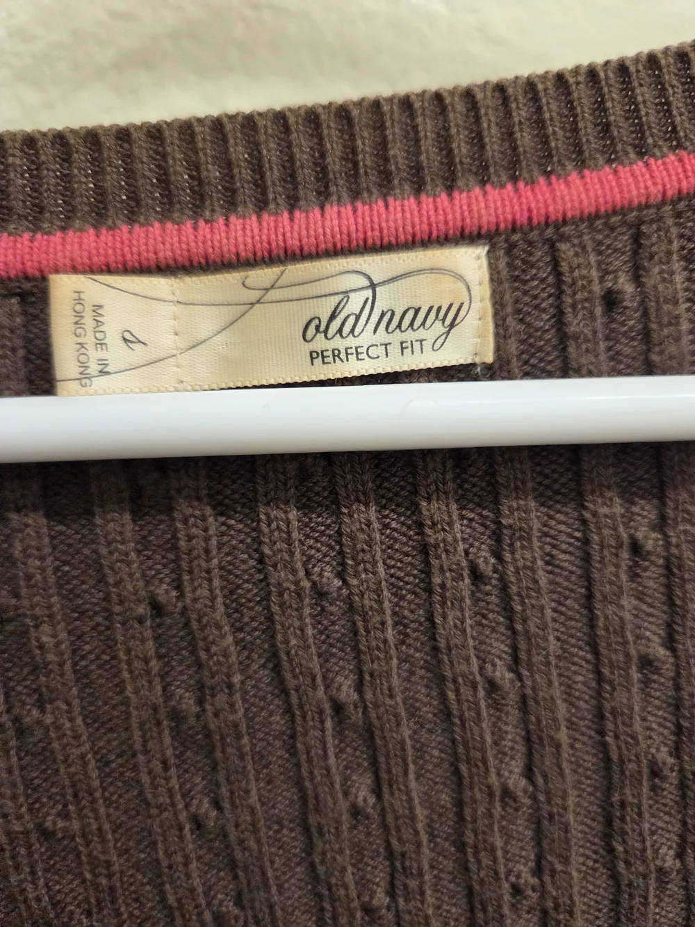 Vintage Y2K Old Navy Brown V-Neck Cable Knit Sweater with Pink Accent